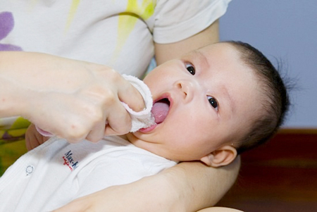 Phương pháp giúp trẻ bớt đau khi mọc răng
