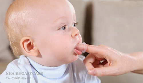 Trẻ dưới 6 tháng thường mắc phải những bệnh răng miệng nào?