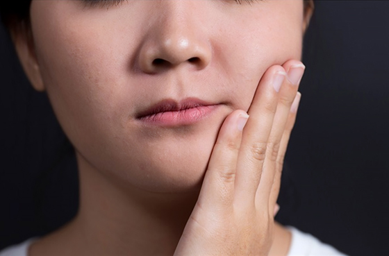 Há miệng, ăn nhai kêu lụp cụp là bệnh gì và điều trị thế nào?